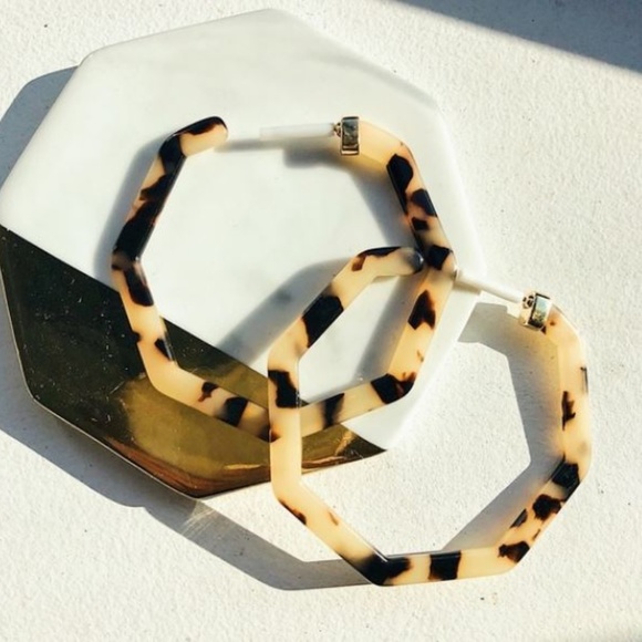 NEW Dahlia Acrylic Resin Polygonal Earrings - Picture 2 of 3